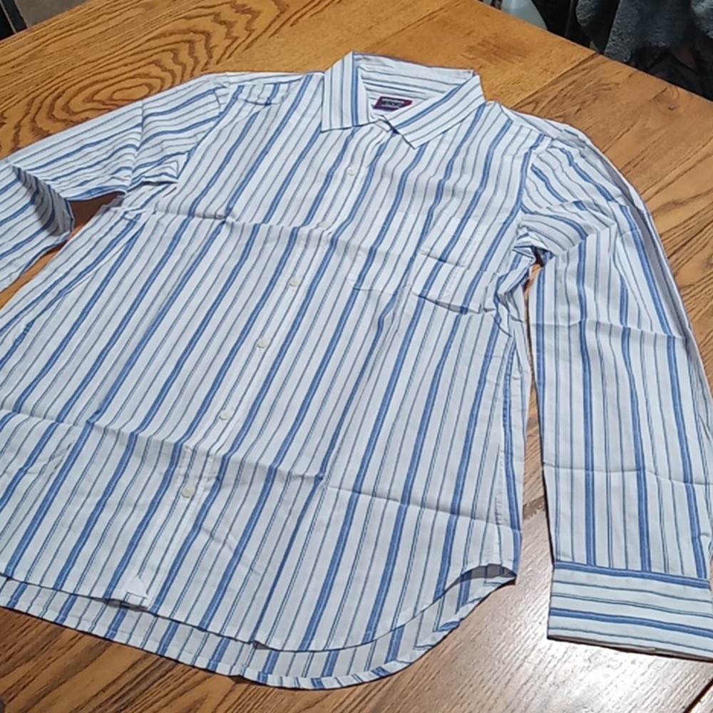 Untuckit Womens NEW Work Shirt 4 Top Button Up Down STRIPPED BLUE PINOT PERSE